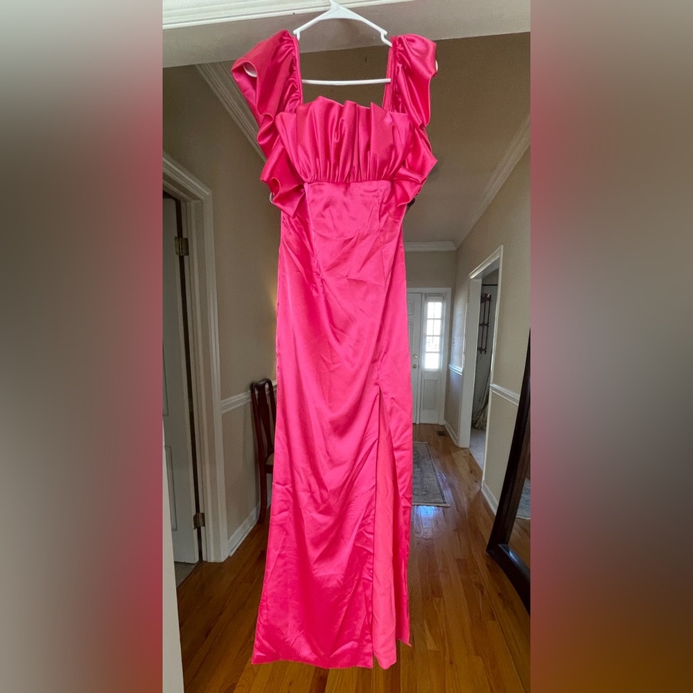 pink prom dress size small
$150